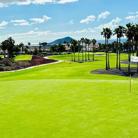 Luxury House With 3 Bedrooms And Ocean And Mountain Views Апартаменты