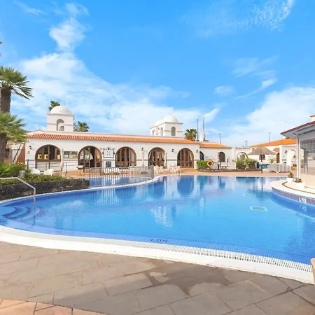 Luxury House With 3 Bedrooms And Ocean And Mountain Views